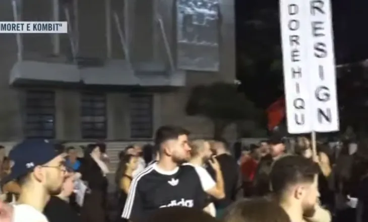 “Rama në burg”/ Mbyllet protesta e 69-të kundër kryeministrit, shqiptarët të vendosur: Nesër më shumë, nuk ndalemi