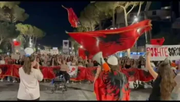 ‘Rama në burg!’ Mbyllet protesta e 85-të kundër qeverisë: Shqiptarët e bashkuar, pushteti i tmerruar!