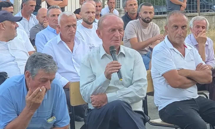 “Rama po shkon drejt rënies”, banorët shprehen kundër shkrirjes së bashkisë Klos: Largohen shërbimet