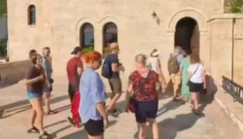 Rama publikon pamje nga Kruja: Atmosferë turistësh në Muzeun “Gjergj Kastrioti Skënderbeu”