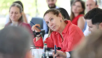 Rama pyet Diellën: Çfarë mendimi ke ti për Mirela Kumbaron? (VIDEO)