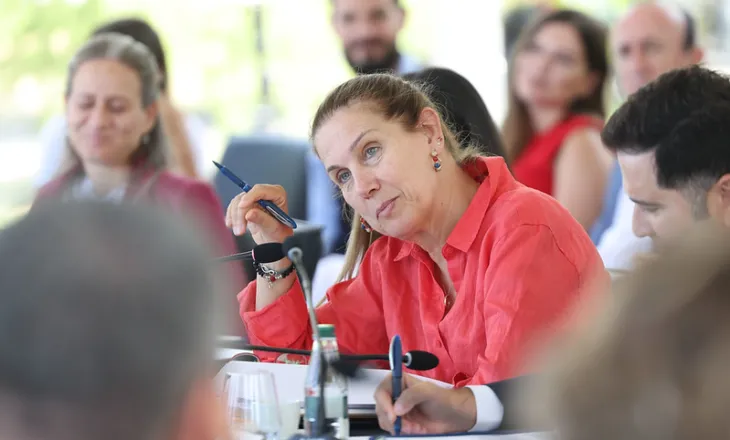 Rama pyet Diellën: Çfarë mendimi ke ti për Mirela Kumbaron? (VIDEO)