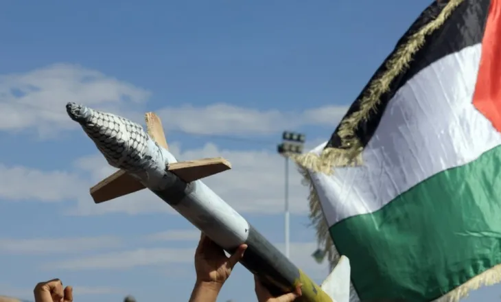 Rebelët Huthi njoftojnë nisjen e sulmit të ri ndaj rafinerive të “Aramco” në Arabinë Saudite!