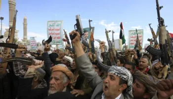 Rebelët Huthi të Jemenit bombardojnë me dronë aeroportin saudit dhe rafinerinë e “Aramco”!