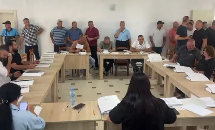 Reforma Territoriale, Këshillit Bashkiak i Klosit voton kundër bashkimit me Burrelin