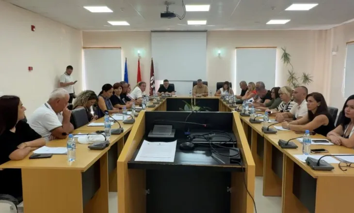 Reforma territoriale ndezi debate në Cërrik, këshilli bashkiak kundër bashkimit me Elbasanin