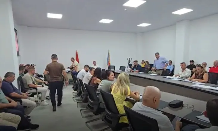 Reforma territoriale/ Selenica kundërshton bashkimin me Vlorën, Këshilli Bashkiak del me qëndrim të unifikuar