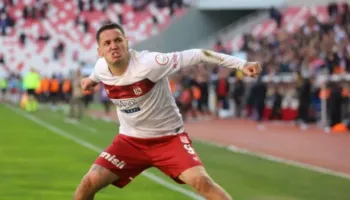 Rei Manaj drejt Bursasporit, por marrëveshja nuk është mbyllur ende