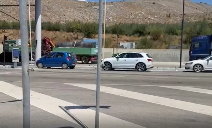 Rekord lëvizjesh në jug të vendit, mbi 300 mijë udhëtarë dhe dhjetëra mijëra automjete kaluan pikat kufitare në korrik