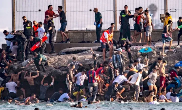 Rëndohet bilanci/ 57 viktima, mbi 48 mijë emigrantë u kthyen nga Ceuta në Marok