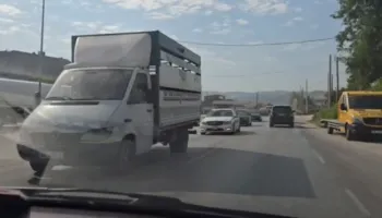 Rëndohet trafiku në aksin Fier–Kthesa e Patosit, krijohen kolona kilometrike