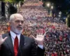 Revolta hyn sot në ditën e 82-të/ Protestuesit paralajmërojnë masa më radikale: Do reagojmë fuqishëm kundër autokratit Rama