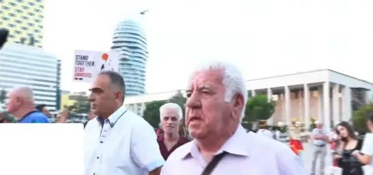 Revolta madhështore/ Nis grumbullimi në sheshin “Skënderbej”, qytetarët pritet të marshojnë drejt Kryeministrisë