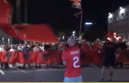 Revolta qytetare/ Mbyllet protesta e 71-të, nis marshimi rrugëve të qytetit