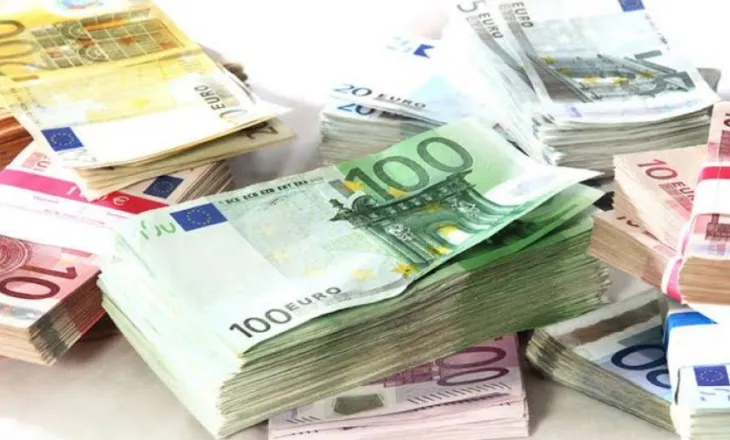 Rezerva valutore arrin pranë kufirit të 8 miliardë eurove