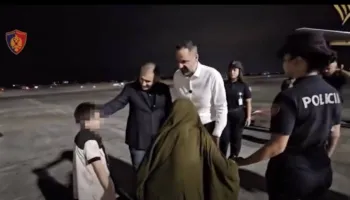 Riatdhesimi i 5 shqiptarëve nga Siria, dalin pamjet nga Rinasi, Lamallari: Vijojmë punën për..