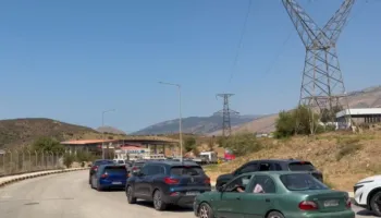 Rikthimi i emigrantëve pas pushimeve, fluks i lartë në pikën e Qafë-Botës, radhë të gjata në hyrje drejt Greqisë!