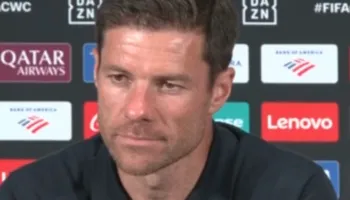 Rivali i përjetshëm e mundi me 10 lojtarë, Xabi Alonso nuk shqetësohet nga humbja: Nuk ka rëndësi rezultati