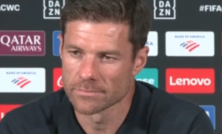 Rivali i përjetshëm e mundi me 10 lojtarë, Xabi Alonso nuk shqetësohet nga humbja: Nuk ka rëndësi rezultati