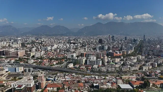 Rivlerësimi dhe hetimet e SPAK ulin në qershor çmimet e apartamenteve, frenohet paraja informale