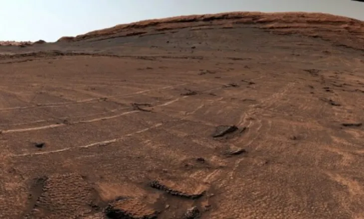 Roveri ‘Curiosity’ i NASA-s në Mars zbulon një fushë me struktura në formë hojëzash