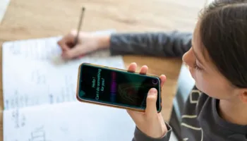 Rregulla të ashpra kundër detyrave të shtëpisë me Inteligjencë Artificiale