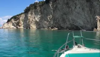 Rrezikuan të mbyteshin në det, shpëtohen pesë turistë suedezë në Ksamil