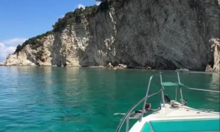 Rrezikuan të mbyteshin në det, shpëtohen pesë turistë suedezë në Ksamil
