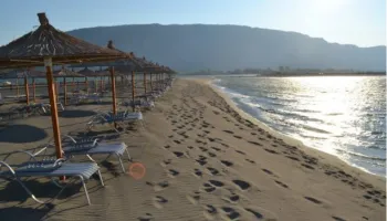 Rrezikuan të mbyteshin në plazhin e Velipojës, shpëtohen dy pushuesit