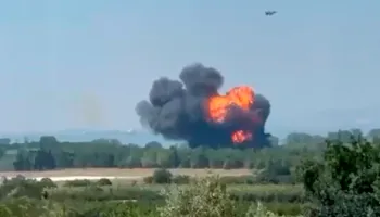 Rrëzohet avioni luftarak në Turqi, shpërthen në flakë (VIDEO)