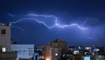 Rrufetë gjatë verës, si të mbrohemi dhe cilat vende duhet të shmangim