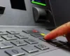 Rusët tërheqin miliarda nga llogaritë e tyre bankare
