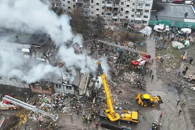 Rusia nuk kursen as civilët, bombardim i egër ndaj qendrës tregtare në Ukrainë, të paktën 16 të vdekur dhe 130 të plagosur!