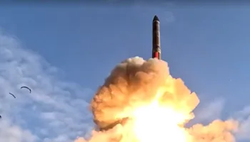 Rusia nxjerr në provë armën strategjike, testohet raketa balistike ndërkontinentale