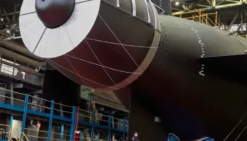 Rusia nxjerr për herë të parë në det nëndetësen misterioze bërthamore