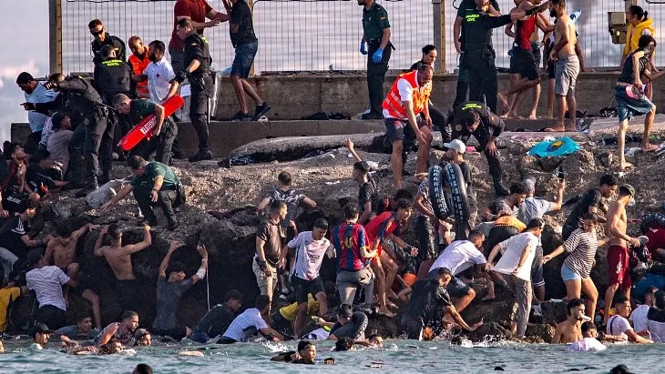 Sanchez akuzoi rrjetet ruse e izraelite për krizën në Ceuta, reagojnë Kremlini dhe Tel Avivi: Të pabaza, gënjen pa turp!