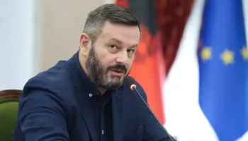 Seancat gjyqësore, Ndreca: Në SHBA transmetohen, në Shqipëri për të mbrojtur privatësinë mbyllim drejtësinë!
