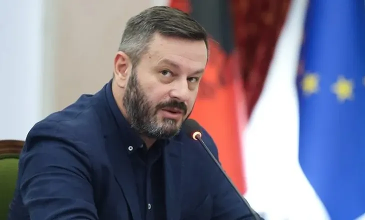 Seancat gjyqësore, Ndreca: Në SHBA transmetohen, në Shqipëri për të mbrojtur privatësinë mbyllim drejtësinë!