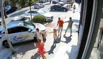 Sekondat tragjike në Durrës, makina ngjitet në trotuar dhe merr përpara 66-vjeçarin