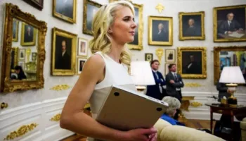 Senatori Ossoff vë në qendër të vëmendjes ndihmësen e Shtëpisë së Bardhë, Natalie Harp