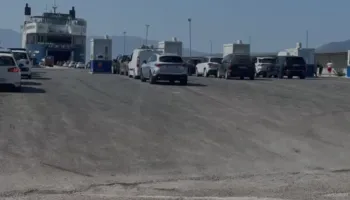 Sërish fluks i lartë në Portin e Vlorës, 995 pasagjerë dhe 265 automjete drejt Brindisit