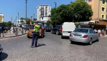 Sezoni turistik, e hëna nis trafik të rënduar në Lezhë e Shëngjin