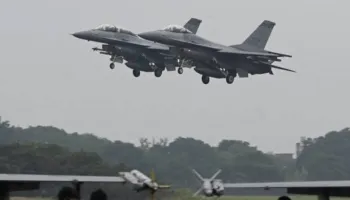 SHBA dërgon avion ushtarak në Tajvan, tensione para takimit Xi-Trump