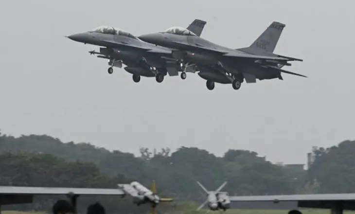 SHBA dërgon avion ushtarak në Tajvan, tensione para takimit Xi-Trump