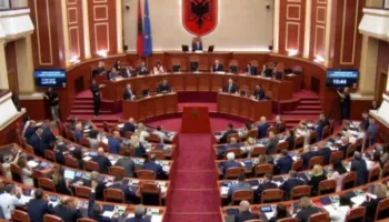 “Sheikët” e Parlamentit, 700 mijë euro për deputetët në korrik! Dieta, rimbursime, telefona, naftë e qira! Peleshi dhe Bardhi ‘kampionë’, s’mungojnë as çuditë