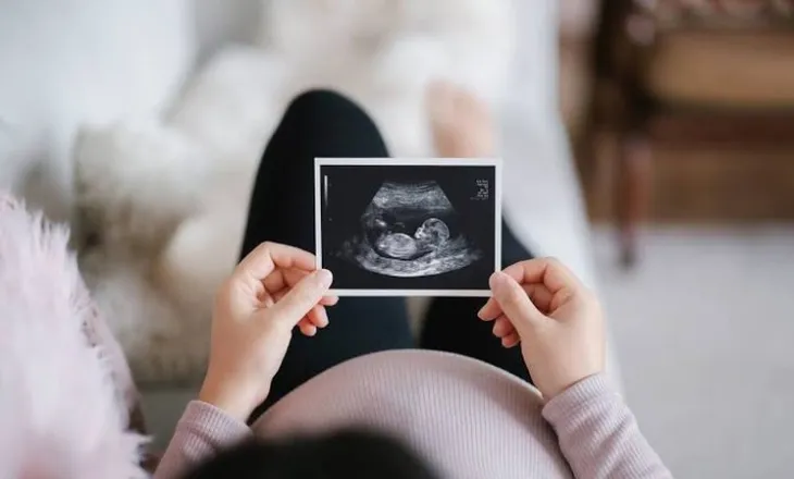 Shenjat e para të një aborti spontan; Çfarë duhet të keni kujdes para javës së 20