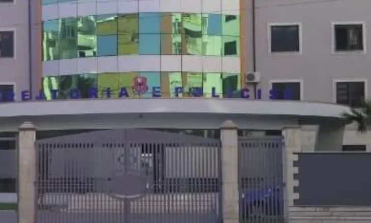 Sherr me thika mes burrit dhe gruas në Durrës, përfundojnë të plagosur në spital