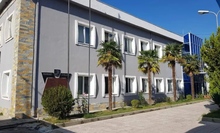 Sherr mes shitësve të biletave në Portin e Vlorës, njëri nxjerr thikën dhe plagos tjetrin