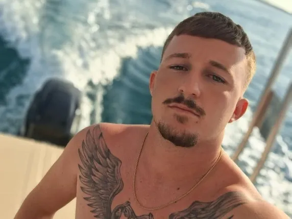 Sherr për një vajzë, vritet me thikë 24-vjeçari shqiptar në Itali, plagoset i vëllai