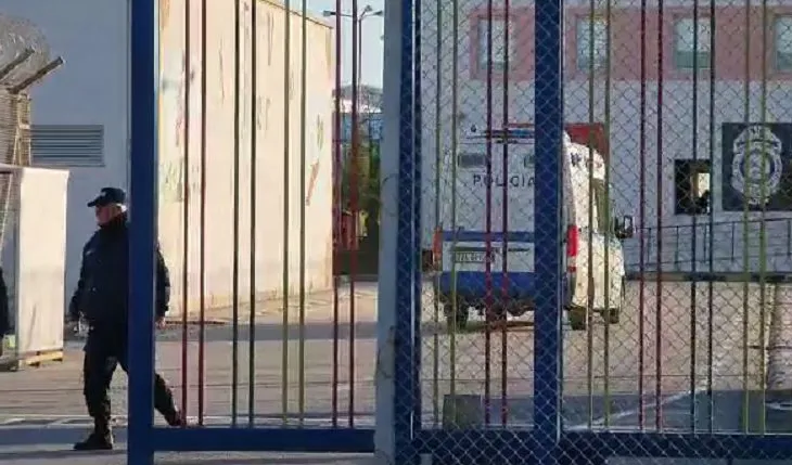 Sherri mes të dënuarve në burgun e Fierit, Komisioni i Disiplinës shqyrton kërkesën për shkarkimin e 6 efektivëve dhe pezullimin e 2 të tjerëve